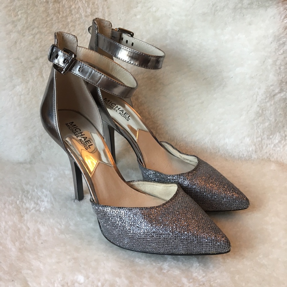 Michel Kors Silver Pumps